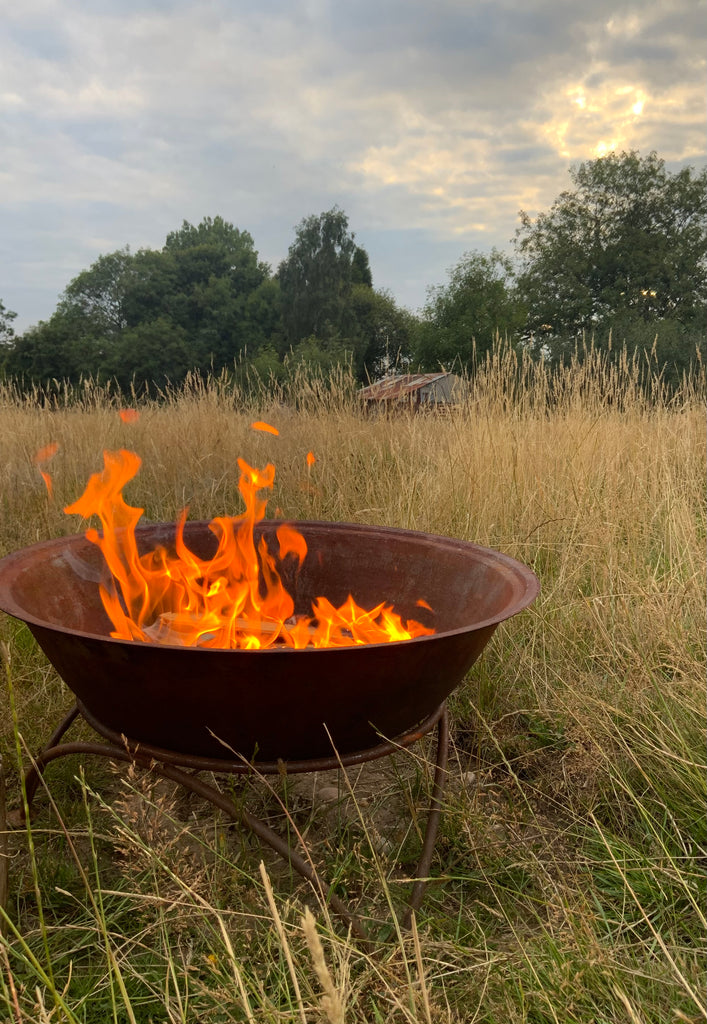 5 reasons you should get a Thatch & Stone Fire Pit this autumn  🍂